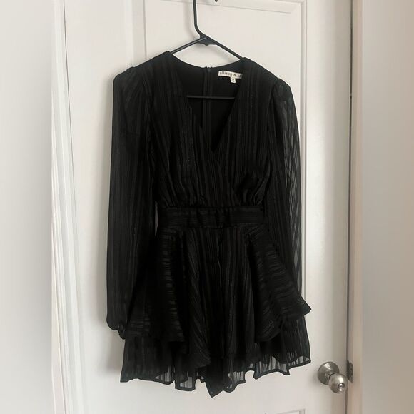 Allison & Kelly Romper. Size XS - Picture 1 of 5